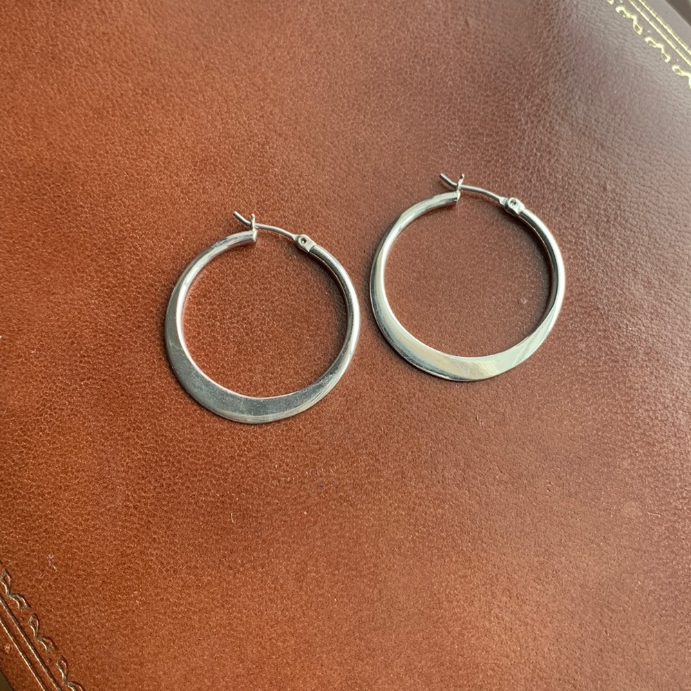 Classic silver hoop earring. Gently used. Excellent condition.
